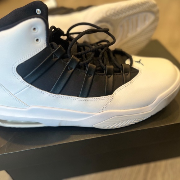 Jordan Max Aura White Black - Picture 5 of 6